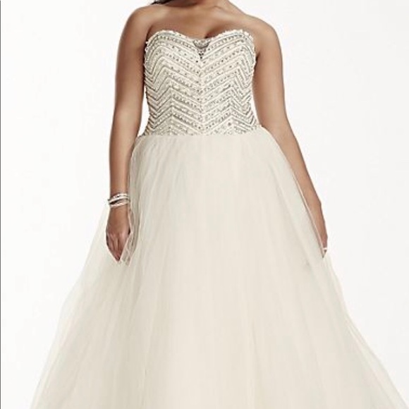 Wedding Dress - Picture 2 of 4